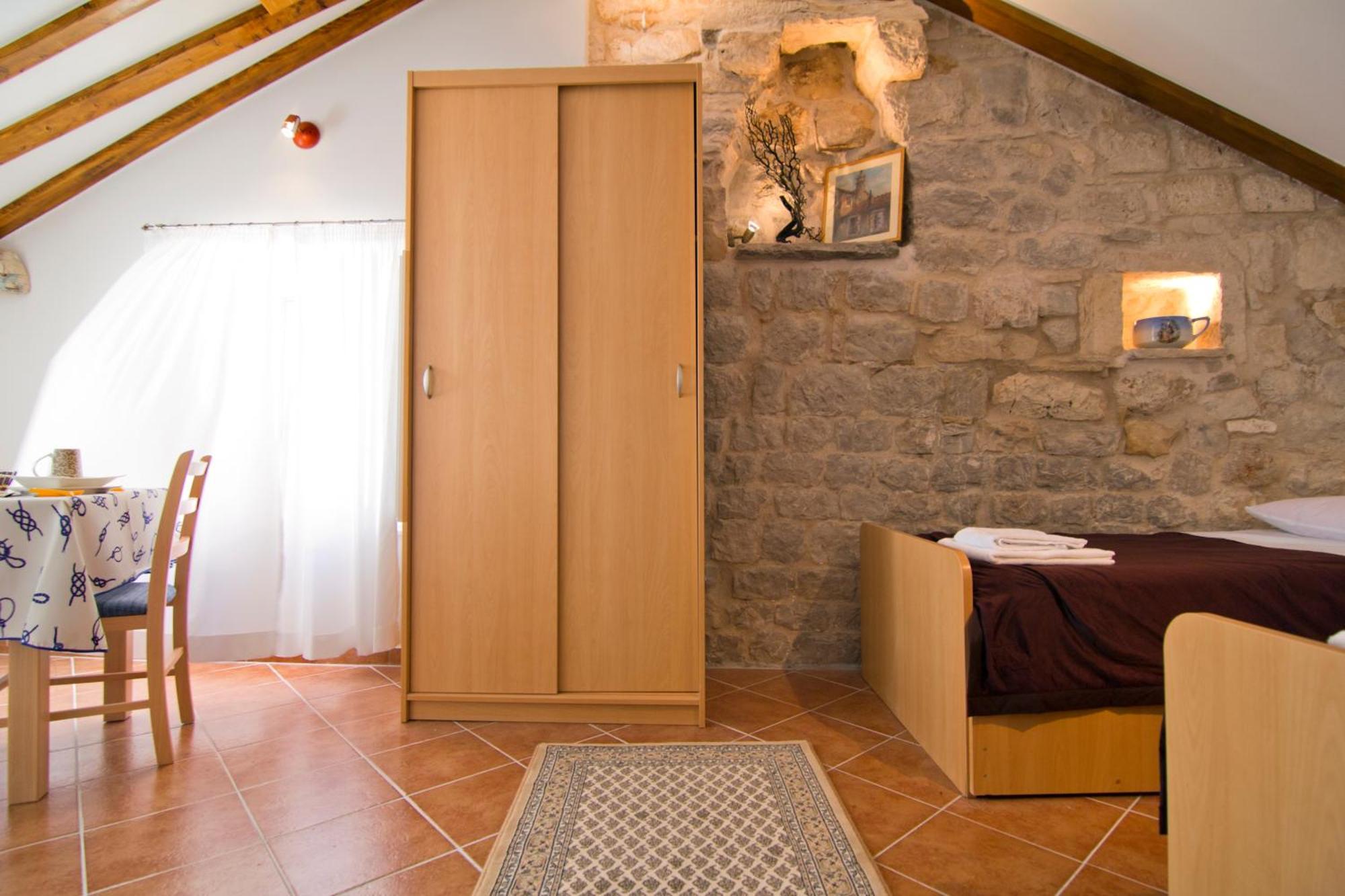 Apartments Donika Komiža Esterno foto