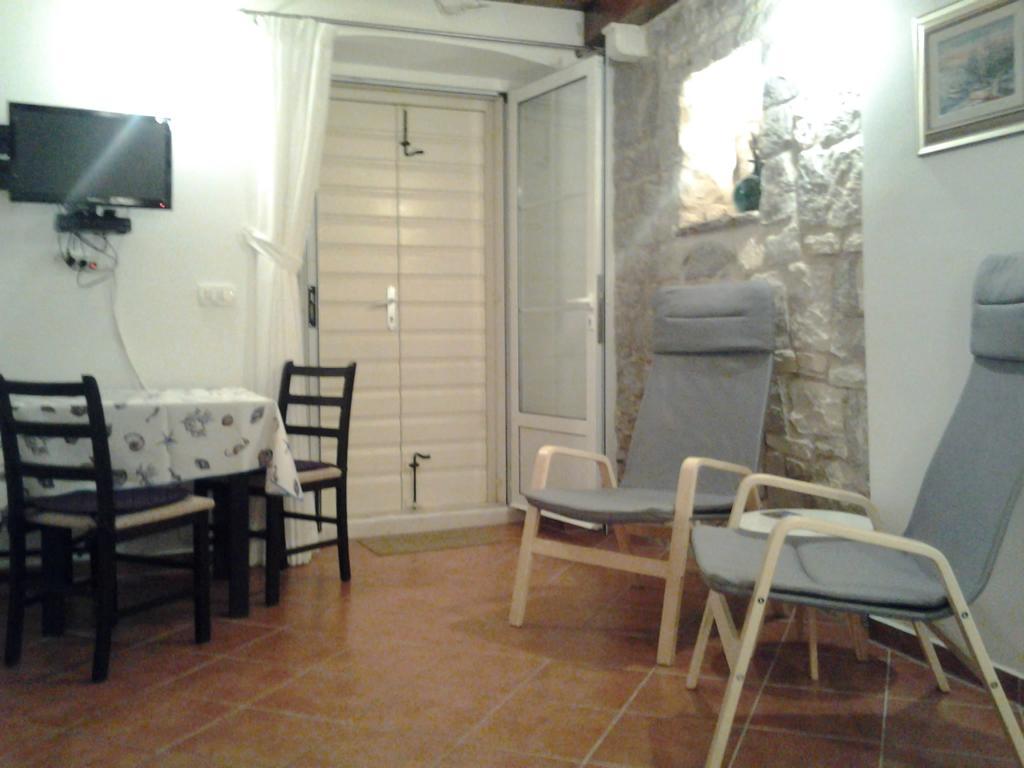 Apartments Donika Komiža Esterno foto