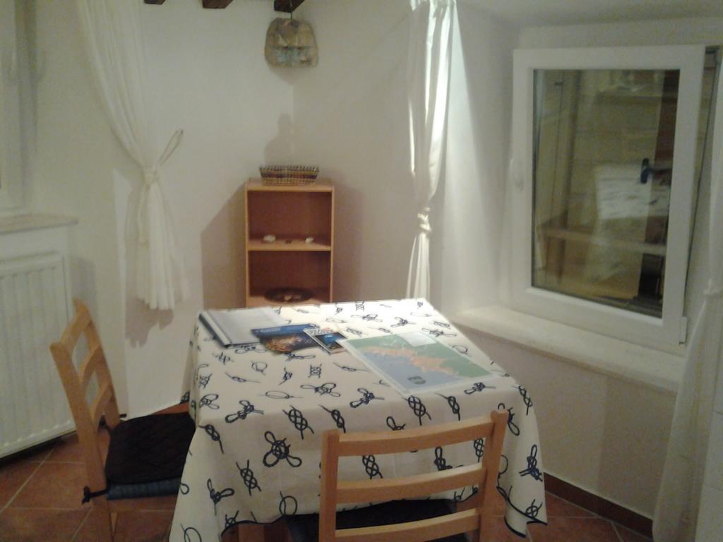 Apartments Donika Komiža Esterno foto