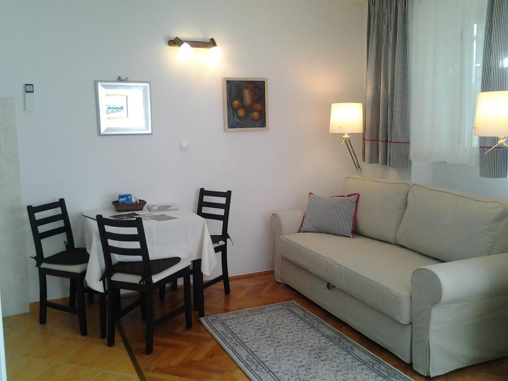 Apartments Donika Komiža Esterno foto