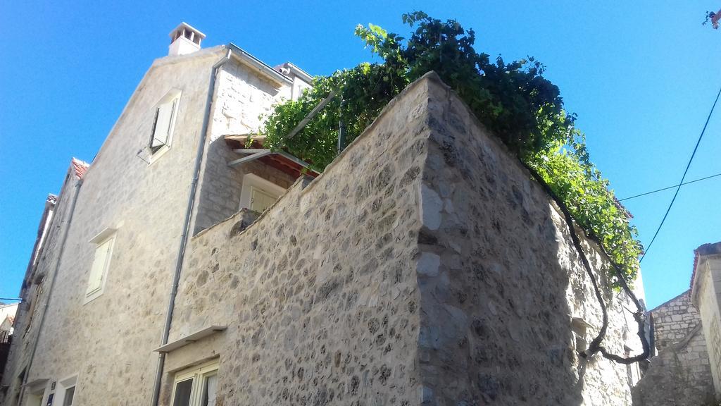 Apartments Donika Komiža Esterno foto